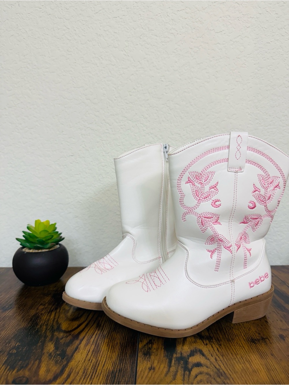 bebe • Girls White Pink Embroidered Western Cowgirl Cowboy Boots